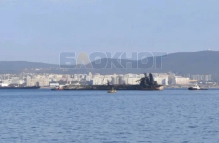 Танкер, горевший в Сочи, перетащили в порт Новороссийск
